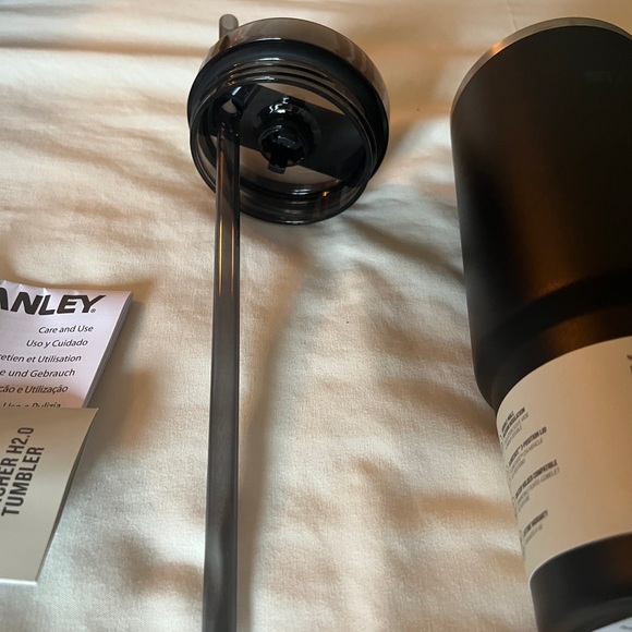 Stanley Matte Black Quencher H2.0 Flowstate Tumbler 40 OZ - Picture 7 of 8